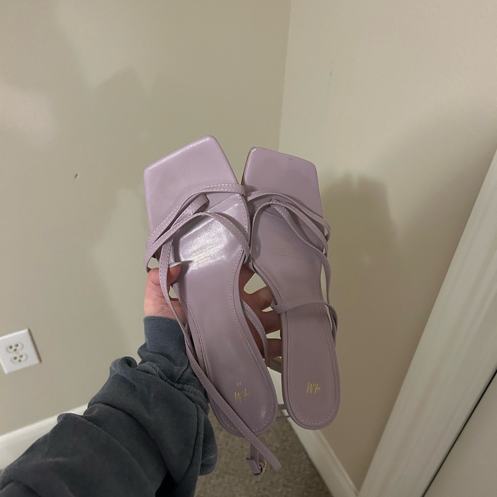 Size 8, H&M, lavender kitten heels